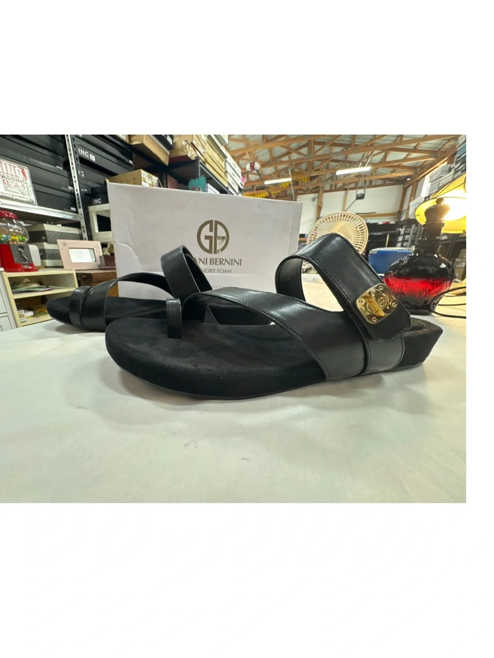 Giani Bernini Black Leather Toe-Loop Slide Sandals with Gold Accent SZ 12